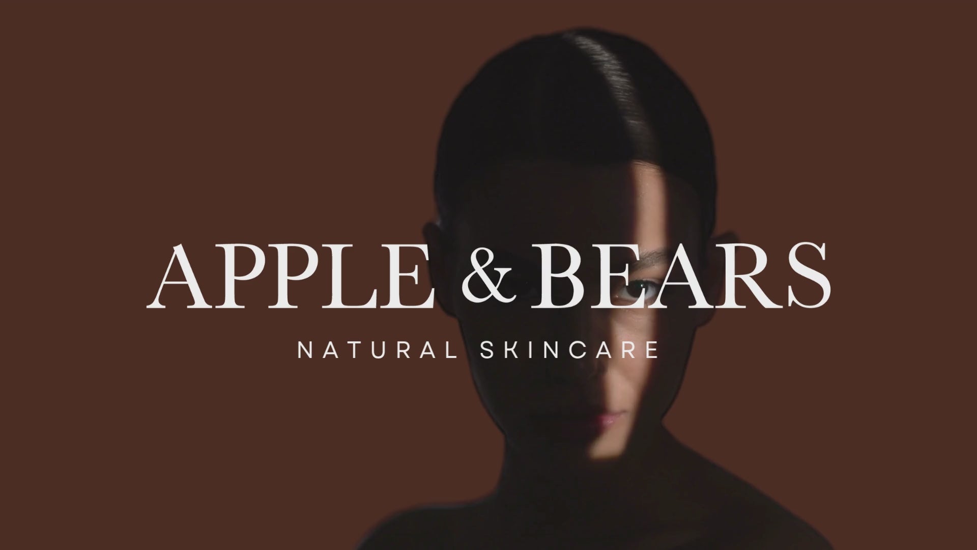 Product demonstration video of Apple &amp; Bears Pomegranate &amp; Aloe Vera Body Lotion, highlighting natural ingredients and lightweight hydration